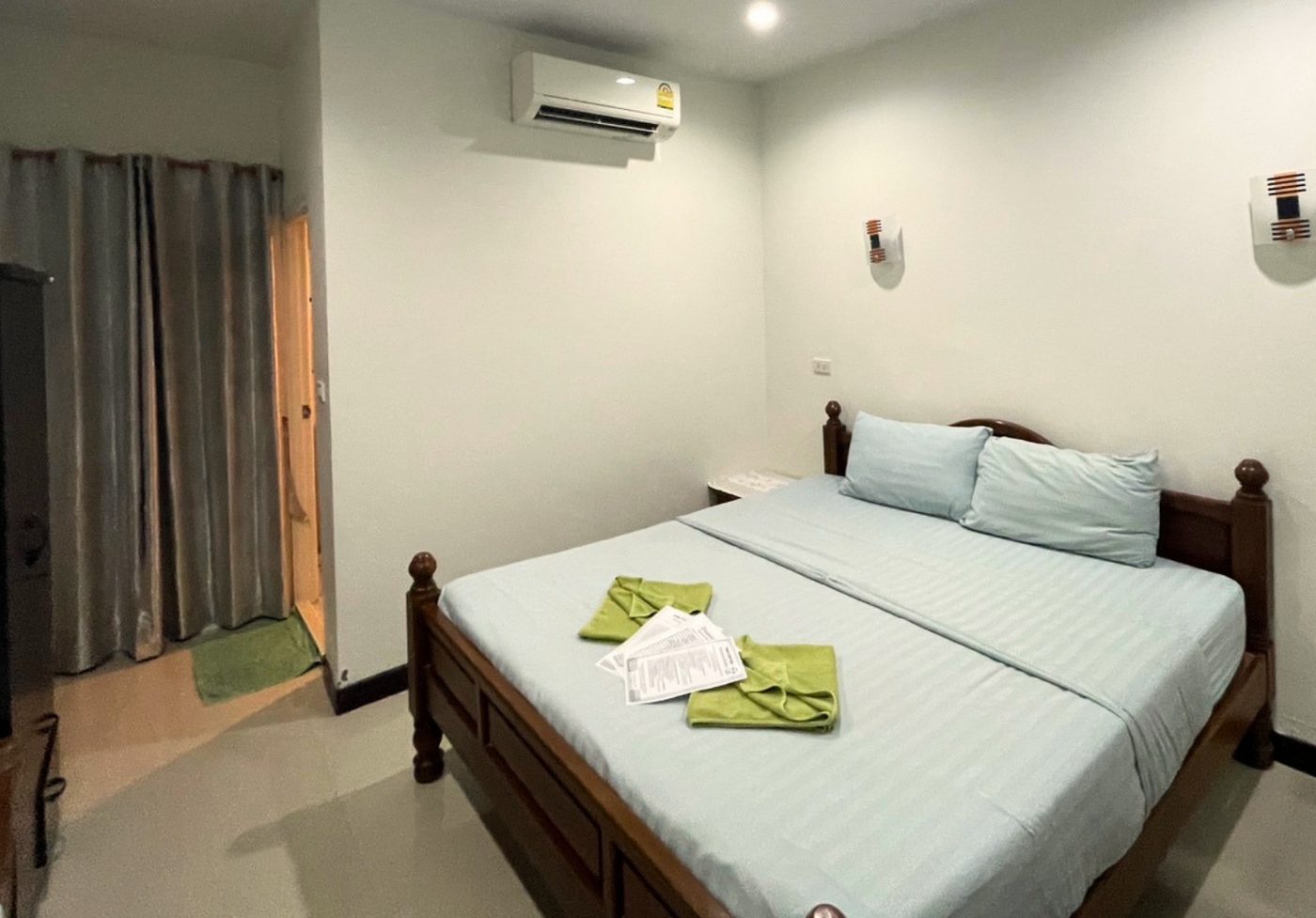 STD king sized bed room